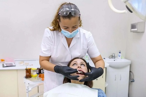Tratamentul zâmbetului gingival la ortodont