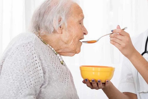 Alimentația în disfagie la bătrâni