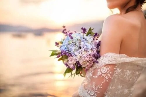 Ce este sologamia? Moda de a te căsători cu tine