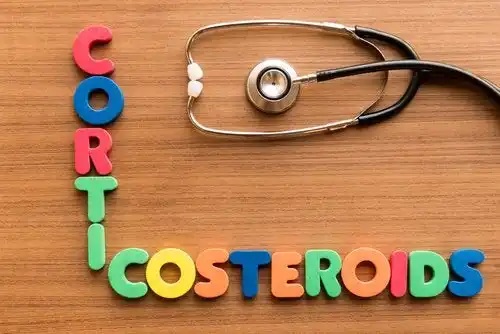 Corticosteroizi scris cu litere colorate