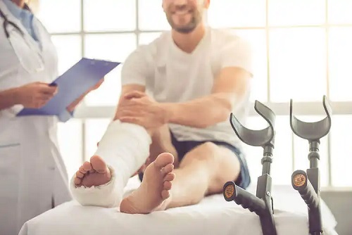 Medic ce determină dacă este fractură sau entorsă