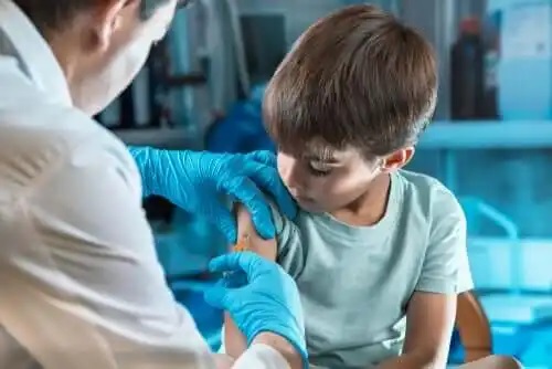Medic care tratează hepatita la copii