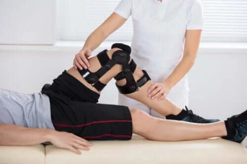Ce cauzează ruptura ligamentului încrucișat posterior?