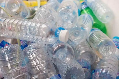 Sticle din plastic pentru reciclare