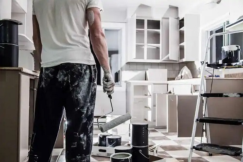 Bărbat care a făcut greșeli de renovare