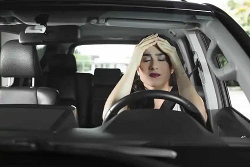 Femeie afectată de efectul de revictimizare