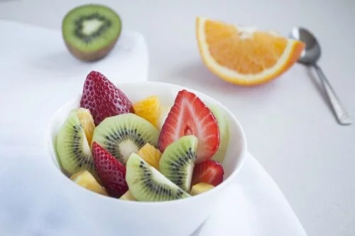 Care sunt fructele cu cei mai puțini carbohidrați?