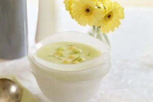 Rețetă rapidă și ușoară de gazpacho cu pepene