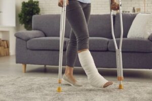 Gips sau fibră de sticlă pentru fracturi?