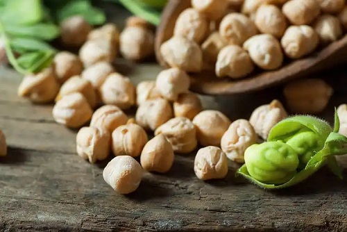 Ingrediente pentru tocăniță cu năut și spanac