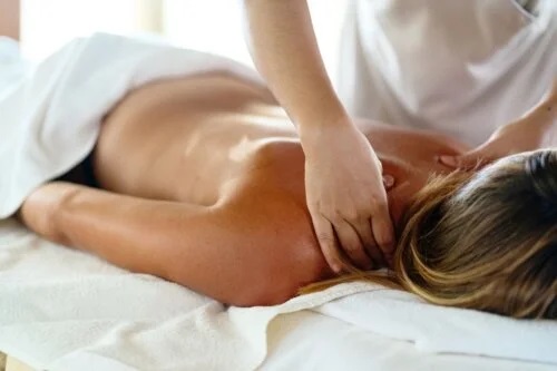 Ce este masajul tisular profund și ce beneficii are?