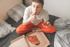 4 sfaturi pentru a scăpa de mâncatul emoțional