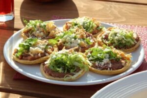 Sopes mexicane: rețetă pas cu pas