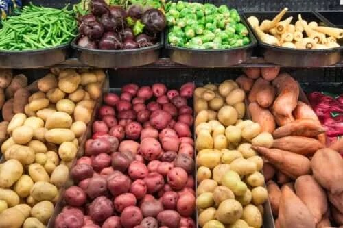 Diferența dintre rădăcini tuberoase, tuberculi și bulbi