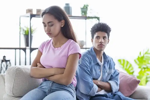 Adolescenți certați
