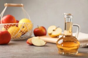 Cum se face un antibiotic natural cu usturoi și oțet de mere