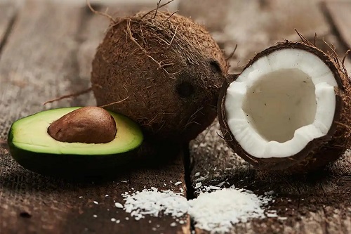 Avocado și nucă de cocos