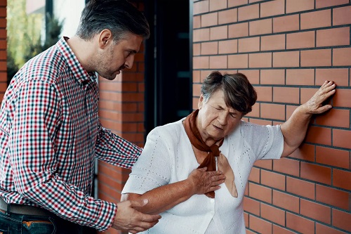 Femeie care are hiperplazia suprarenală congenitală