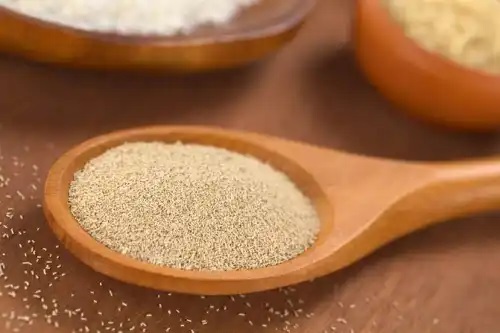 Lingură cu drojdie de bere