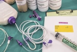 Nutriția și hidratarea artificială: beneficii și riscuri