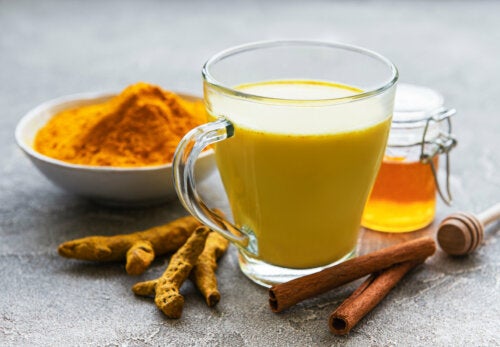 Un remediu natural incredibil de sănătos: curcuma cu miere