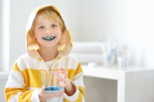 Ce sunt revelatoarele de placă bacteriană?