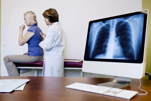 Care sunt cauzele și simptomele azbestozei?