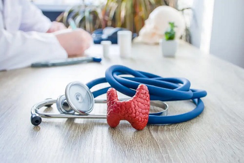 Stetoscop pe biroul medicului
