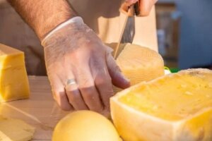 Caracteristicile, utilizările și beneficiile parmezanului