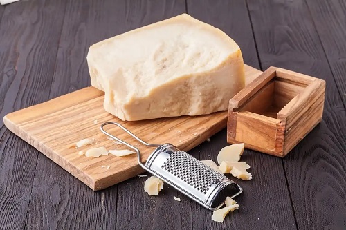 Beneficiile parmezanului în alimentație