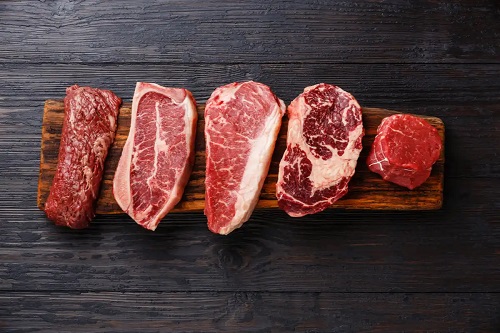 Bucăți de carne roșie