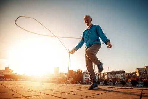 5 exerciții în aer liber pentru seniori