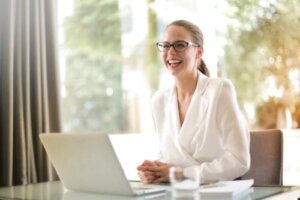 Femeile de succes: cum reușesc să ajungă atât de sus?