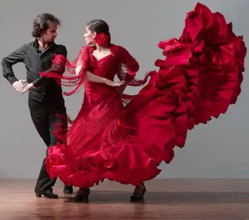 Cuplu dansând flamenco