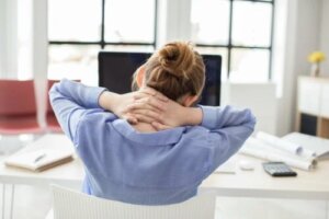 Uimitor! Descoperiți cum să vă întindeți coloana vertebrală în doar 2 minute