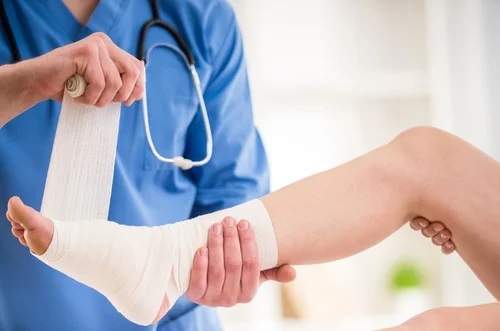 Medic ce tratează boli cauzate de purtarea tocurilor