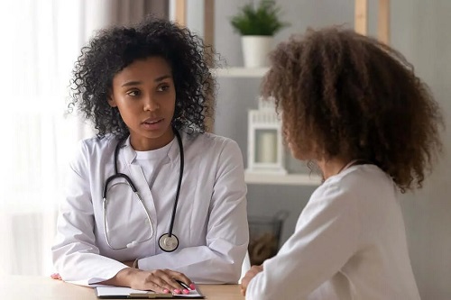 Medic ce vorbește despre sănătatea adolescenților