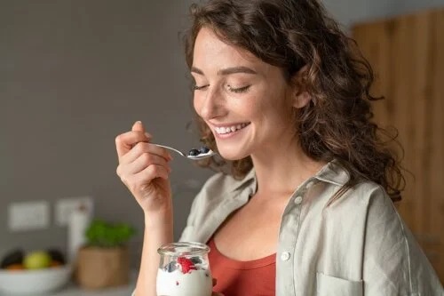 6 rețete sănătoase de mic dejun cu iaurt: preparare rapidă