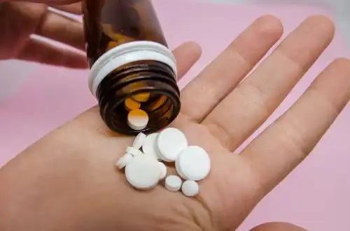 Prsoană care știe ce sunt excipienții medicamentelor