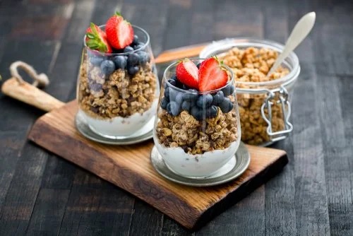 Rețete de granola cu iaurt