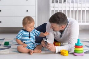 Atașamentul parental: ce este și care sunt beneficiile sale?