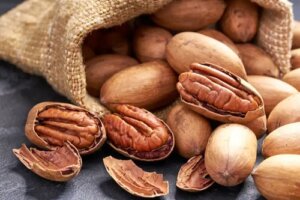 Beneficiile nucilor pecan și cum pot fi incluse în dietă