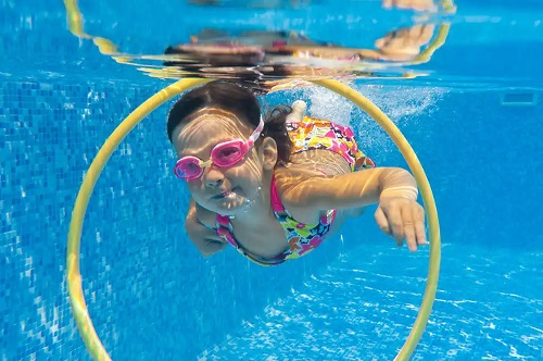 Clorul din piscine și sănătatea copiilor