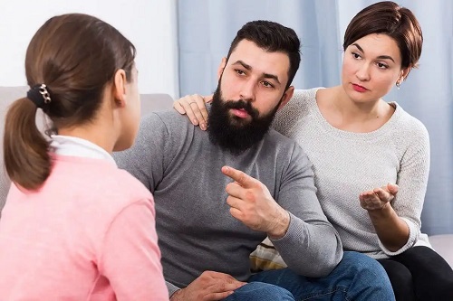 Copil cate suportă stilul parental autoritar