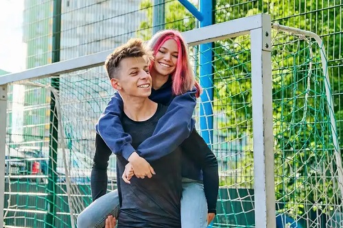 Cuplu de adolescenți
