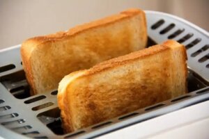 Cum se curăță corect un prăjitor de pâine? 5 sfaturi utile