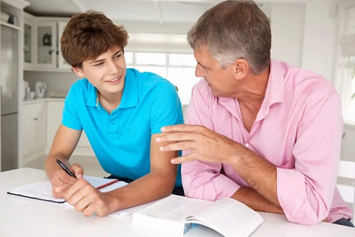 Discuție între tată și fiu