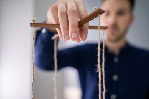 Nu trebuie să fii victima manipulării