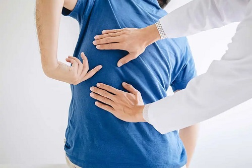 Medic ce explică cum se Cum se previn durerile de spate