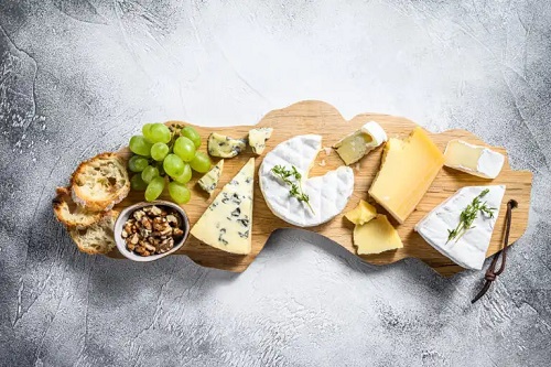 Cum se pregătește un platou de brânză?